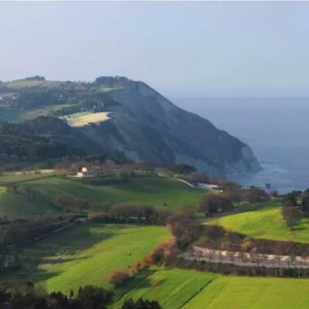 Casa Verde Verso Il Mare *
